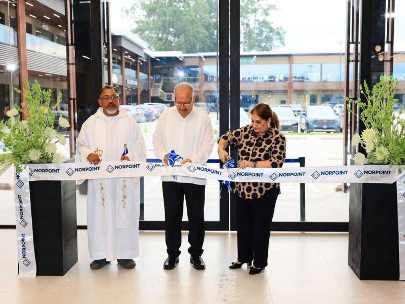 Con el tradicional corte de cinta quedó oficialmente inaugurado Norpoint, un proyecto que busca impulsar la actividad comercial en San Pedro Sula.