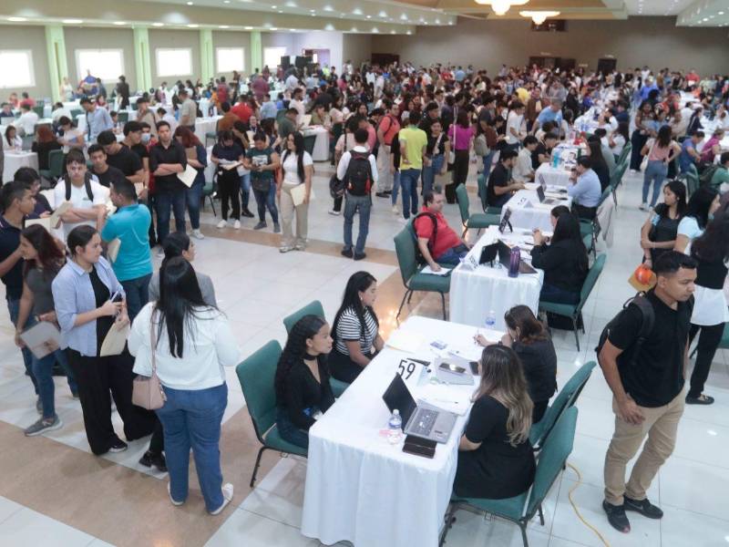 Cientos de personas llegaron desde tempranas horas para participar en la feria.