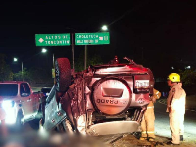 Jonathan Alexi Palma Ríos y José Manuel Juárez Murillo perdieron la vida en un fatal accidente de tránsito ocurrido la noche del sábado 9 de mayo en la vía que conduce hacia Altos de Toncontín, en la capital.