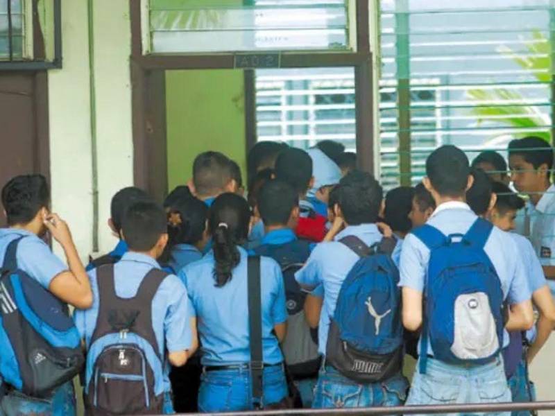 Lempira y Gracias a Dios presentan las mayores cargas por docente, mientras expertos advierten que la falta de maestros afecta el aprendizaje y obliga a revisar también cómo están distribuidas las plazas existentes.