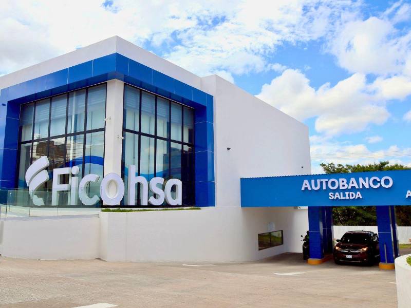 En Honduras, Grupo Ficohsa inauguró nueve agencias nuevas y cuatro ventanillas o centros de servicio.