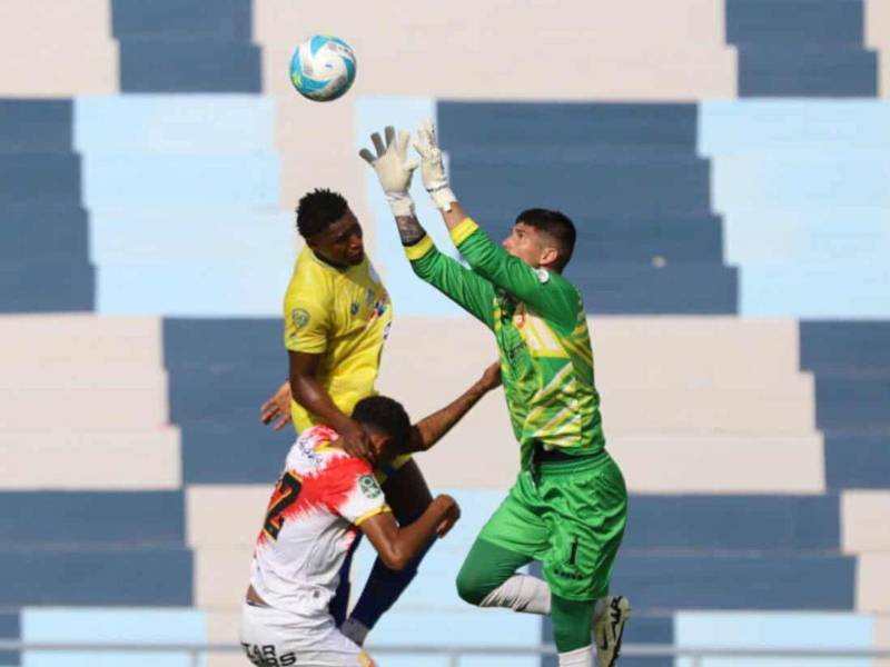 Victoria y Herediano disputaban su segundo amistoso.