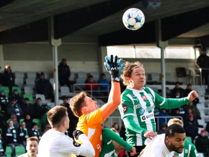 Una de las acciones del partido captadas este sábado en la Primera División de Finlandia.