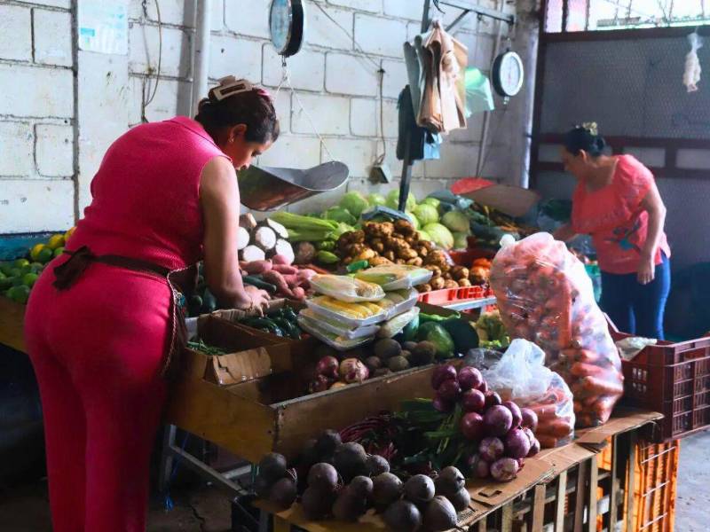 De acuerdo con vendedores del sector, actualmente es difícil encontrar ajo en los puestos de los mercados sampedranos.