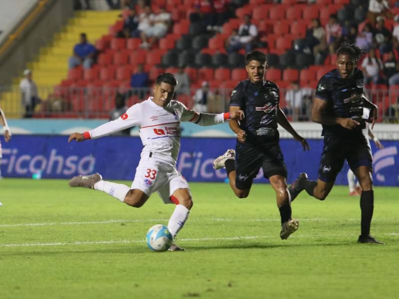 Chirinos se encargó de marcar el primer gol del Olimpia ante Victoria.