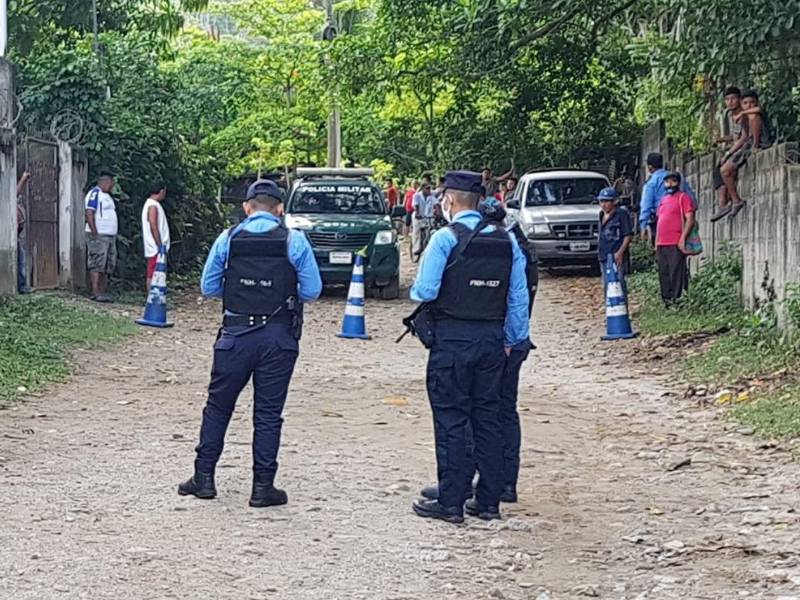 La Policía se desplazó hasta el lugar para acordonar la escena del crimen.