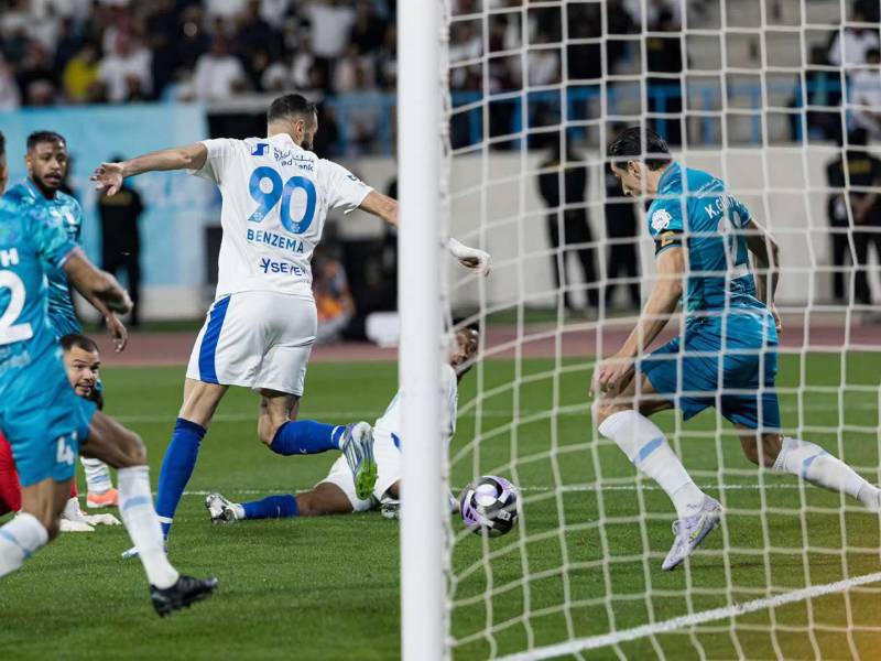 El taconazo de Benzema para su primer gol con el Al Hilal.