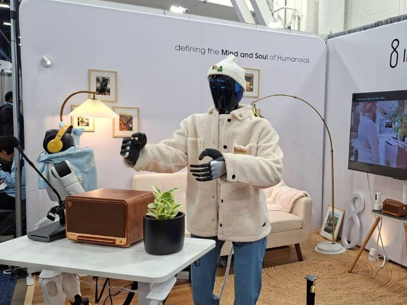 El robot impulsado por IA que habla 46 idiomas y conversó con La Prensa en el CES 2026.