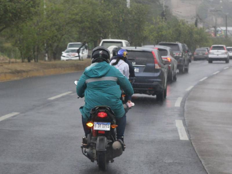 Otro de los constantes retos de la ciudad es en materia vial. Urgen más soluciones que alivien el tráfico de los capitalinos.