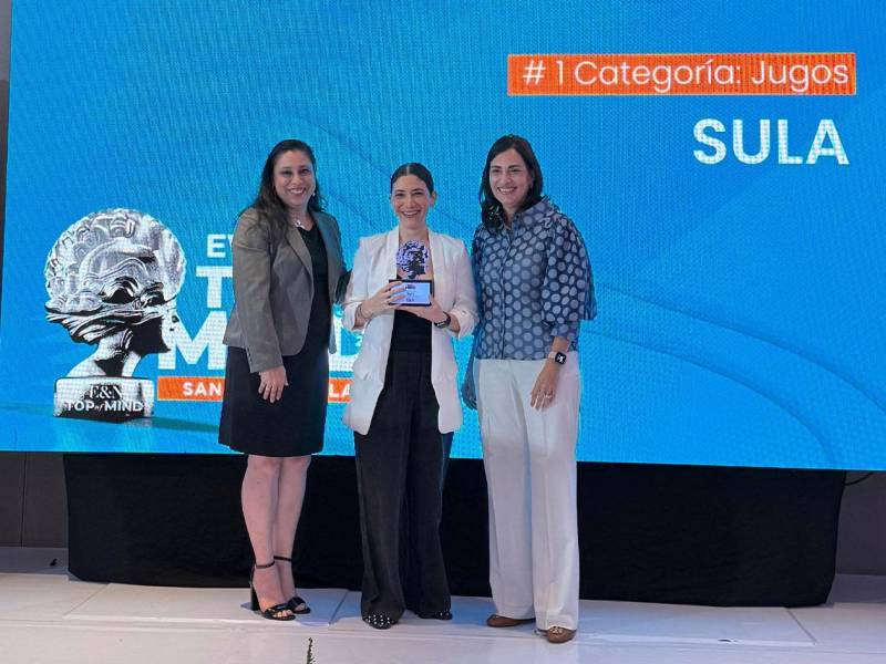 Cristimaría Salgado, de Kantar Mercaplan, Bárbara Mendoza, gerente de Mercadeo de Lacthosa y Lizza Bobadilla de Handal, gerente de audiencias segmentadas de Grupo OPSA.