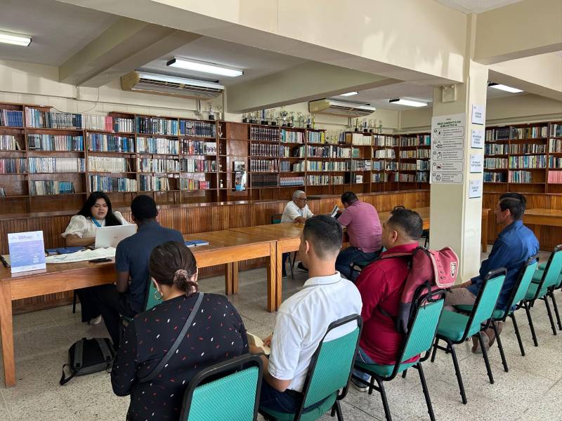 La jornada laboral atrajo a aproximadamente 40 profesionales interesados en incorporarse al mercado laboral insular.