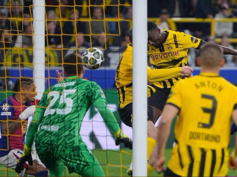 El cabezazo de Serhou Guirassy para el 2-0 del Borussia Dortmund.