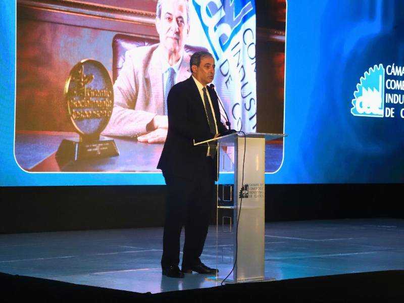 Karim Qubain, presidente de la CCIC, destacó el compromiso de la institución con el progreso empresarial y social de Honduras.