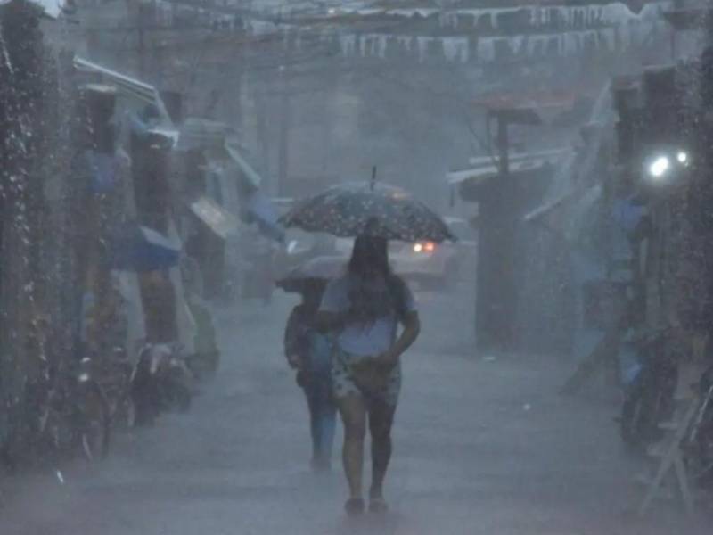 La Comisión Permanente de Contingencias (Copeco) informó este martes que el país experimentará condiciones mayormente secas y cálidas durante la semana, pero advirtió que una vaguada ingresará al territorio nacional el fin de semana, provocando lluvias aisladas en algunas regiones.