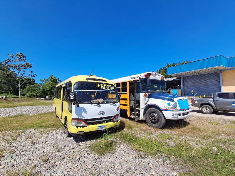 Los autobuses permanecen estacionados en los predios del IHTT, a la espera de que sus concesionarios paguen la sanción correspondiente.