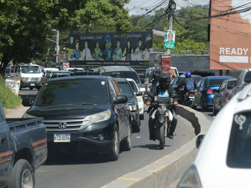 Solucionar el enorme tráfico vial de la capital es uno de los retos de las nuevas autoridades capitalinas.