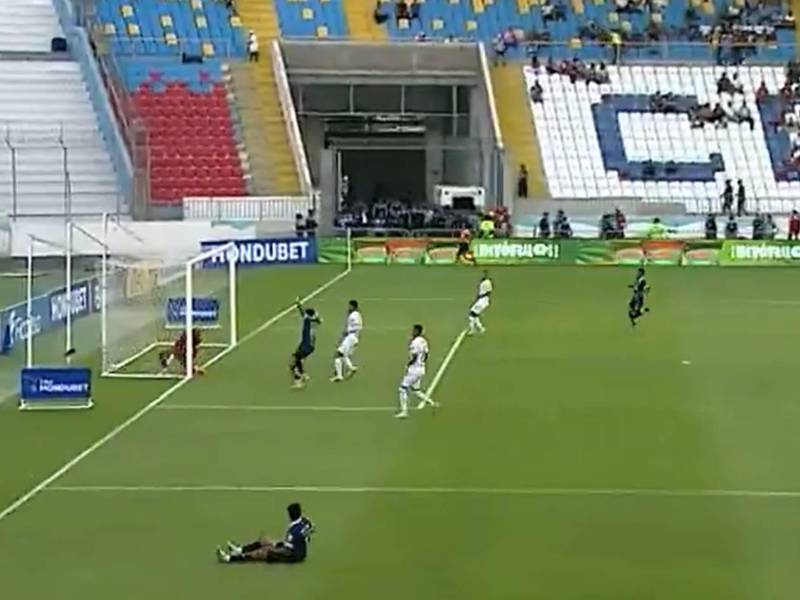 Edrick Menjívar y el peor error en su carrera: Insólito gol en el Olimpia - Motagua