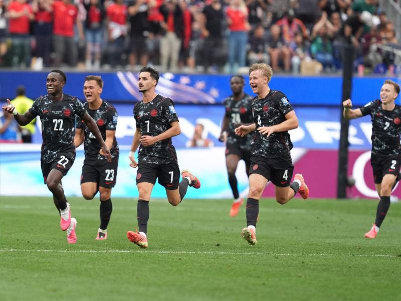 Jugadores de Canadá celebrando su pase a octavos de final del Mundial 2026.