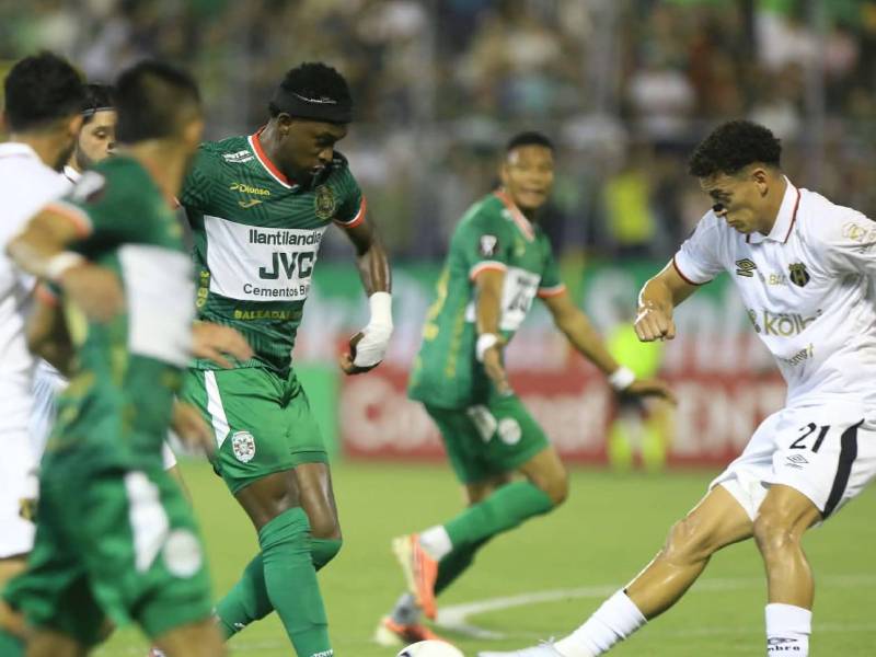 El festejo de Yairo Moreno tras su golazo en el Marathón vs Alajuelense.