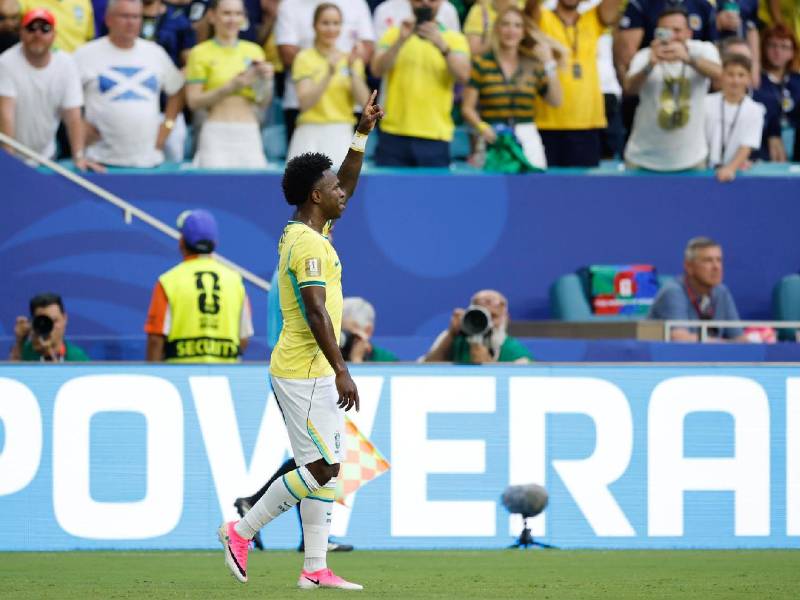 Vinicius abrió el marcador del juego entre Brasil y Escocia.