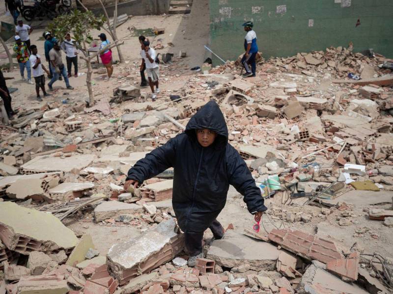 El doble terremoto del miércoles ha dejado al menos 920 muertos y 3.360 heridos, según las últimas cifras oficiales.