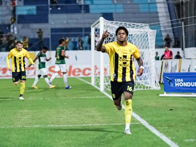 Exon Arzú se encargó de liquidar el derbi sampedrano.