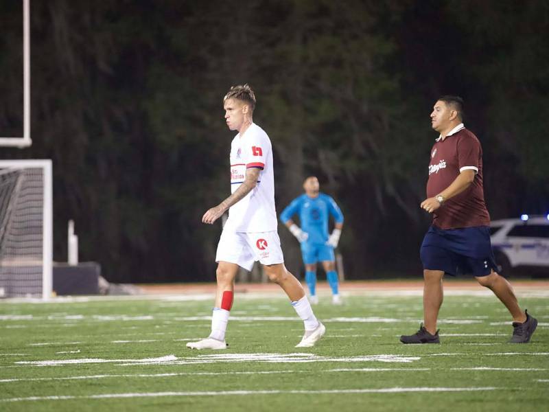 Agustín Mulet se fue expulsado del amistoso tras la pelea.