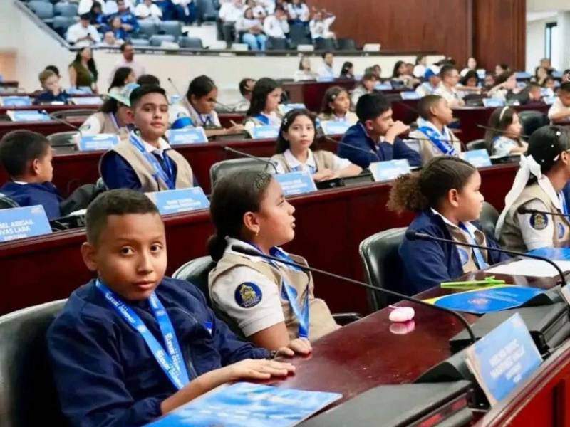 Los 128 congresistas infantiles proponen una escuela pública con accesibilidad integral para garantizar la educación inclusiva en Honduras.