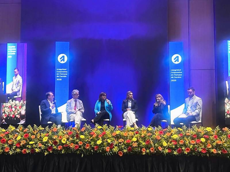 Conversatorio Integridad Corporativa en tiempos de Cambio realizado entre Transparencia Internacional y las empresas socias de la iniciativa ACT. El moderador fue Luis Arreaga de PCA