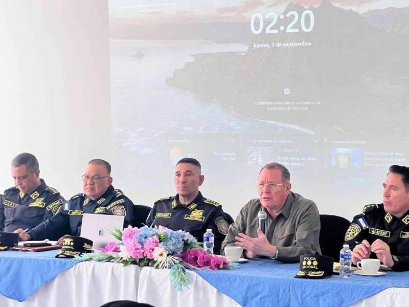 El secretario de Seguridad, Gerson Onán Velásquez, sostuvo una reunión con autoridades policiales y representantes del sector empresarial del Valle de Sula.