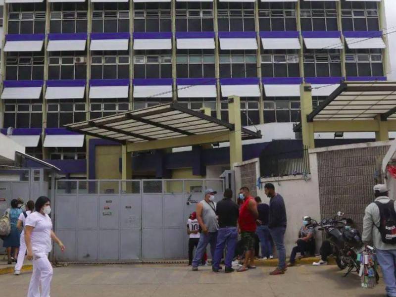 Las autoridades del Hospital Escuela ya habían advertido sobre el impacto que dejaría la suspensión de los servicios médicos.