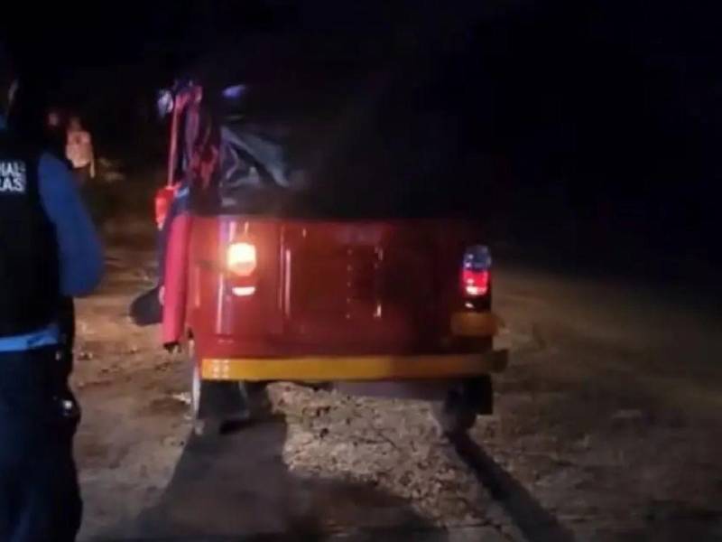 Según la información preliminar, los atacantes obligaron al mototaxista a detener la unidad a un costado de la carretera.