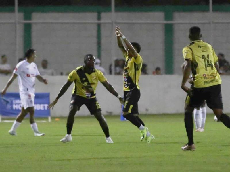 Así festejó Daniel Meléndez su golazo contra el Olimpia.