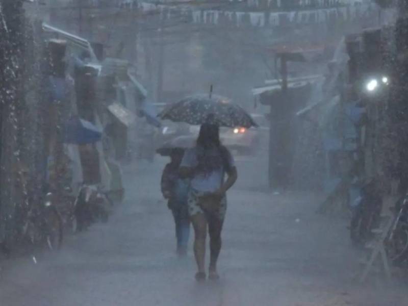 Una vaguada prefrontal mantiene el cielo nublado y lloviznas sobre varias regiones de Honduras, mientras que un frente frío se aproxima desde el Golfo de México, provocando cambios importantes en el clima durante las próximas horas.