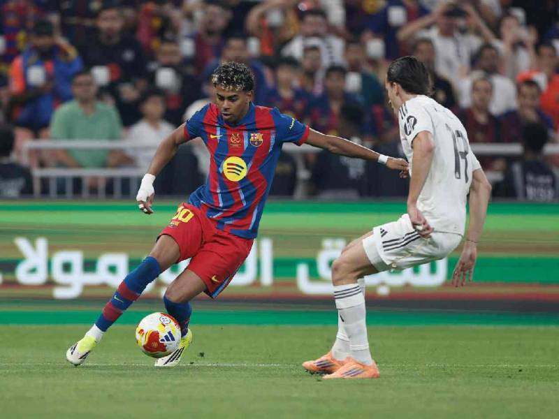 Barcelona y Real Madrid disputan este domingo la final de la Supercopa de España.