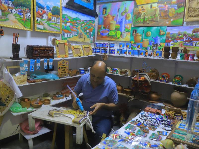 Artesanos sampedranos mantienen vivos los oficios tradicionales con trabajos hechos a mano que representan su principal fuente de sustento.