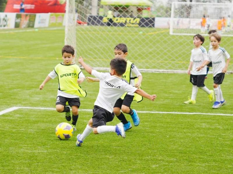 Los pequeños vivirán una semana cargada de aprendizaje con el balón.