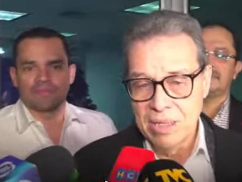 Arístides Mejía, representante del Partido Liberal, señaló que el partido Liberal y Nacional estamos de acuerdo en respaldar absolutamente el escrutinio de las 2,794 actas.