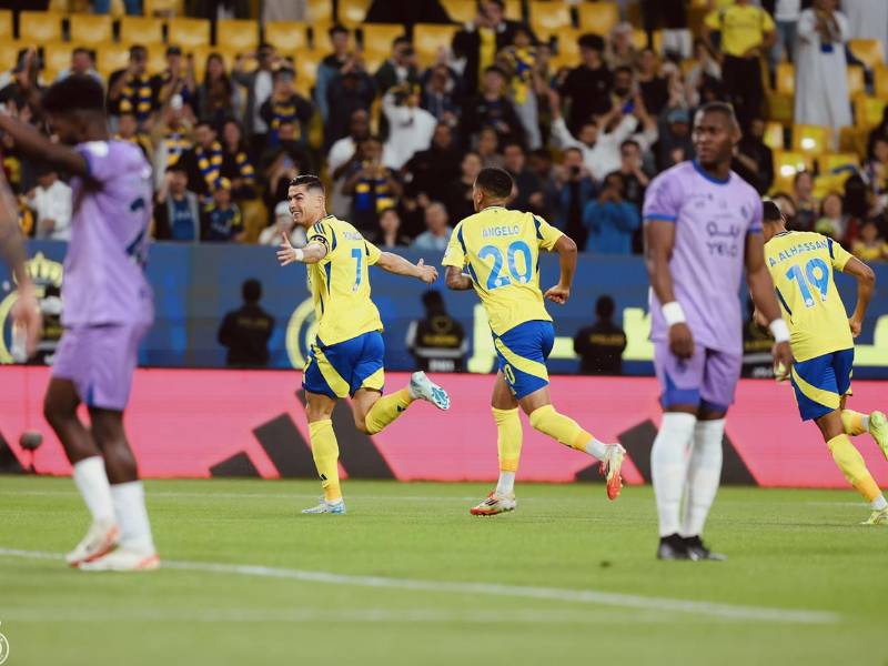 Cristiano Ronaldo celebrando su gol 928 en su carrera profesional.