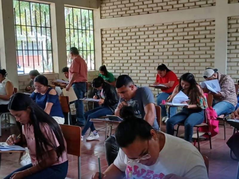 Más de 1,400 jóvenes y adultos participaron en las pruebas de validación para acreditar sus conocimientos y retomar sus estudios.