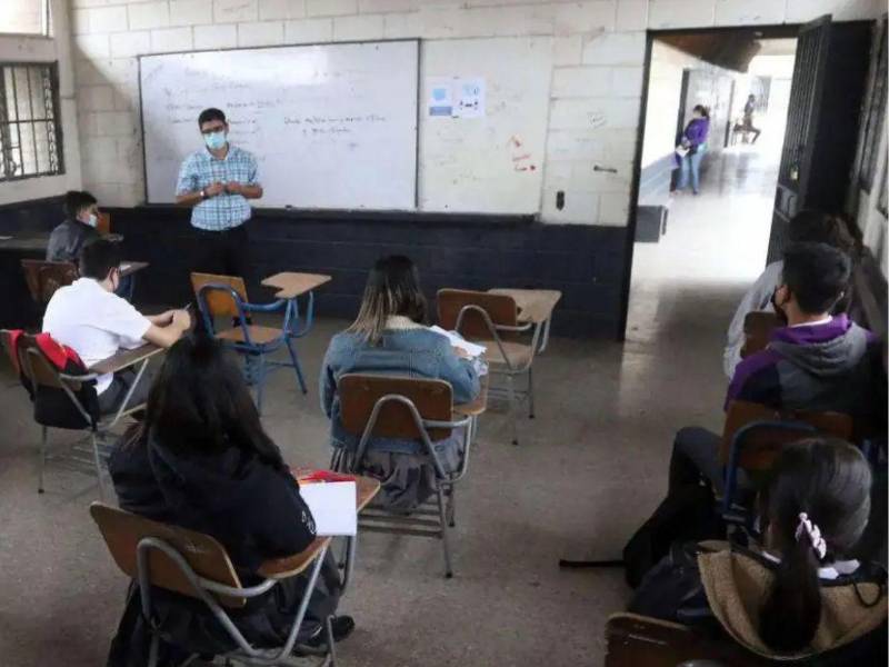 En el nivel de media, es decir, secundaria se registró el 18% de deserción, siendo décimo grado donde hay más abandono. Foto referencial de archivo