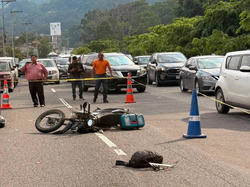 La escena del accidente quedó bajo resguardo de las autoridades mientras se realizaban las diligencias para esclarecer lo ocurrido.