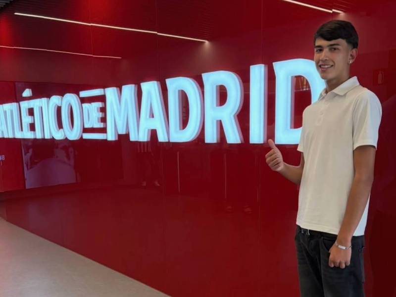 Isaac Ruiz, delantero de apenas 14 años y de raíces hondureñas, fue anunciado como nuevo integrante de las categorías inferiores del Atlético de Madrid.