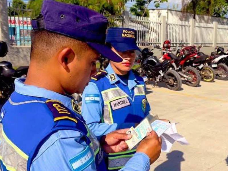 La renovación del permiso de conducir en Honduras ya puede realizarse en línea, una alternativa que busca reducir filas y agilizar el trámite. La Dirección Nacional de Vialidad y Transporte (DNVT) habilitó esta modalidad para facilitar el acceso.