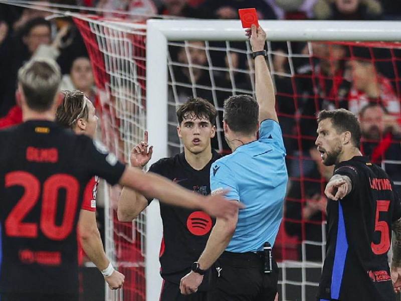 Cubarsí se fue expulsado en el minuto 22 del encuentro.