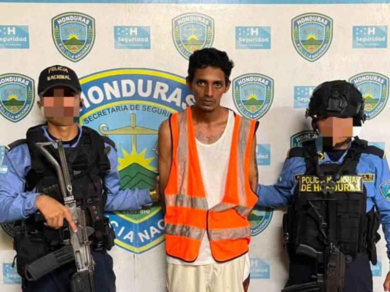 Momentos de la captura del guardia de seguridad.