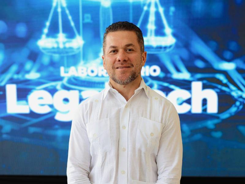 El doctor Roger Enrique Valladares, vicepresidente de la UTH, enfatizó que los profesionales que aprendan a utilizar la inteligencia artificial destacarán sobre quienes no la sepan usar.