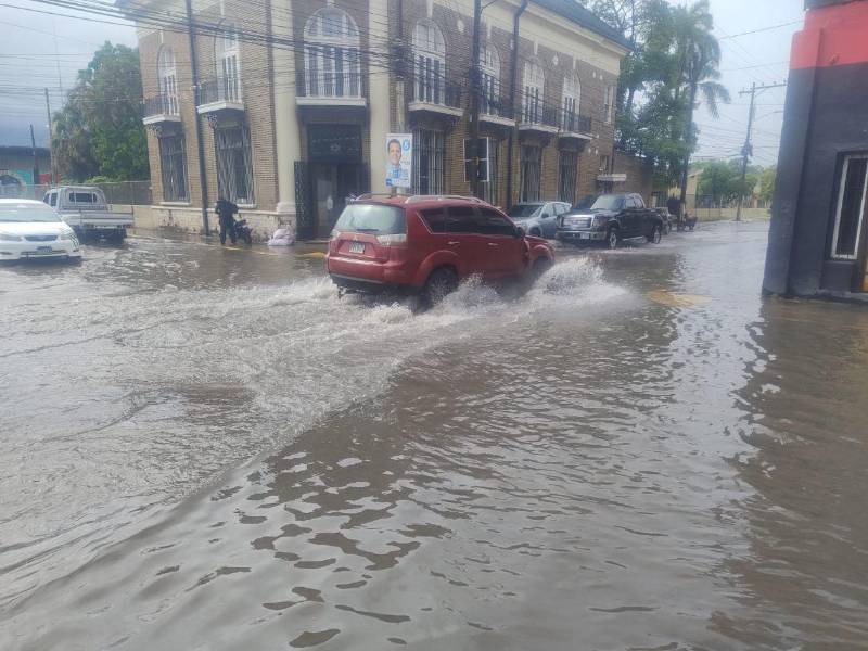 Algunas calles de La Ceiba, Atlántida, se inundaron a causa de las lluvias precipitadas en noviembre no relacionadas a huracanes o tormentas tropicales.