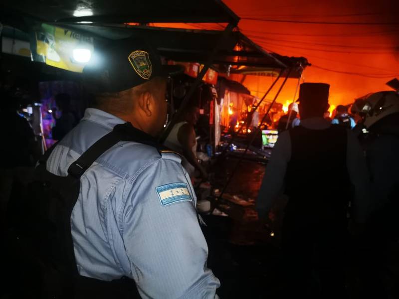 Incendio que devastó el mercado Medina, en San Pedro Sula.
