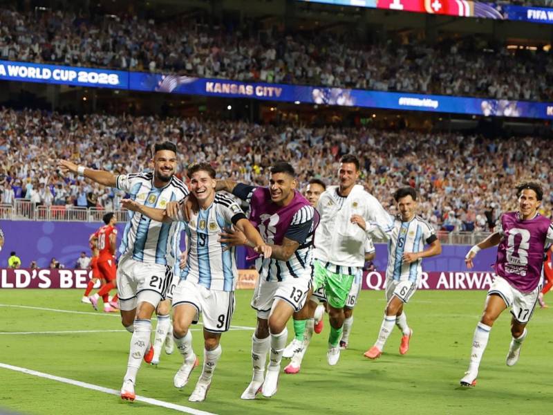 Messi discutió con el árbitro portugués Joao Pinheiro.